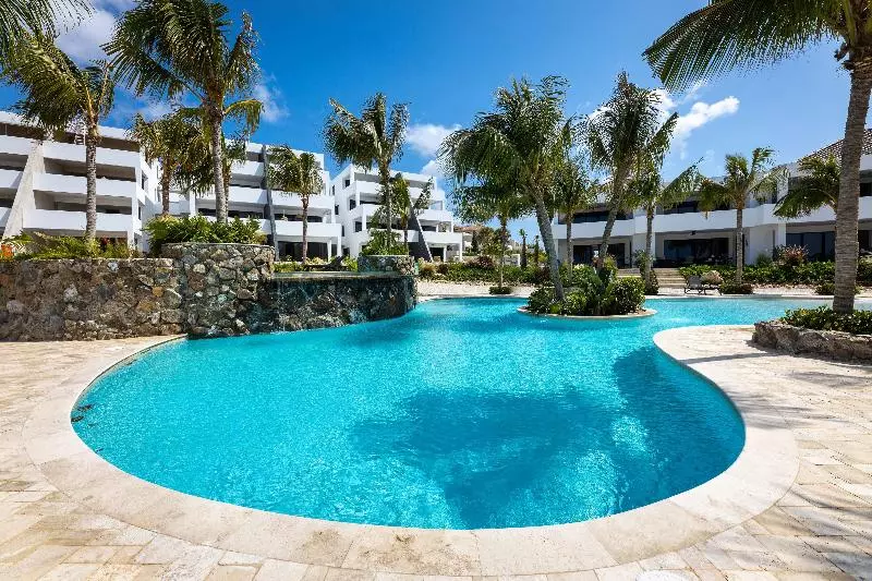 هتل The Reef - Blue Bay Golf & Beach Resort