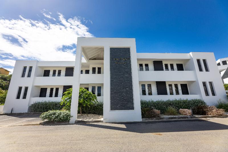 هتل The Reef - Blue Bay Golf & Beach Resort