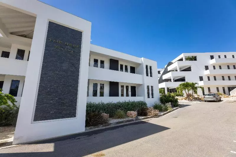 هتل The Reef - Blue Bay Golf & Beach Resort