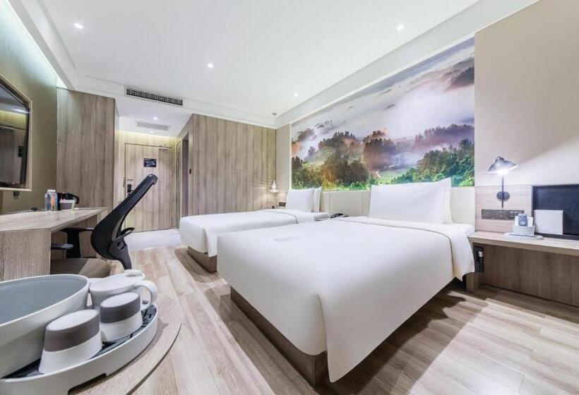 Atour Hotel Chongqing Liziba Lianglukou Subway Station