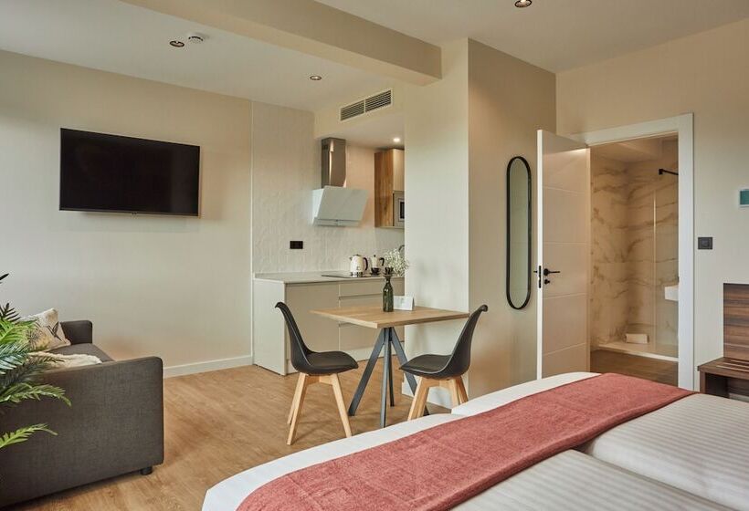 ホテル Apartamentos Silken Fontibre Iberia Spa