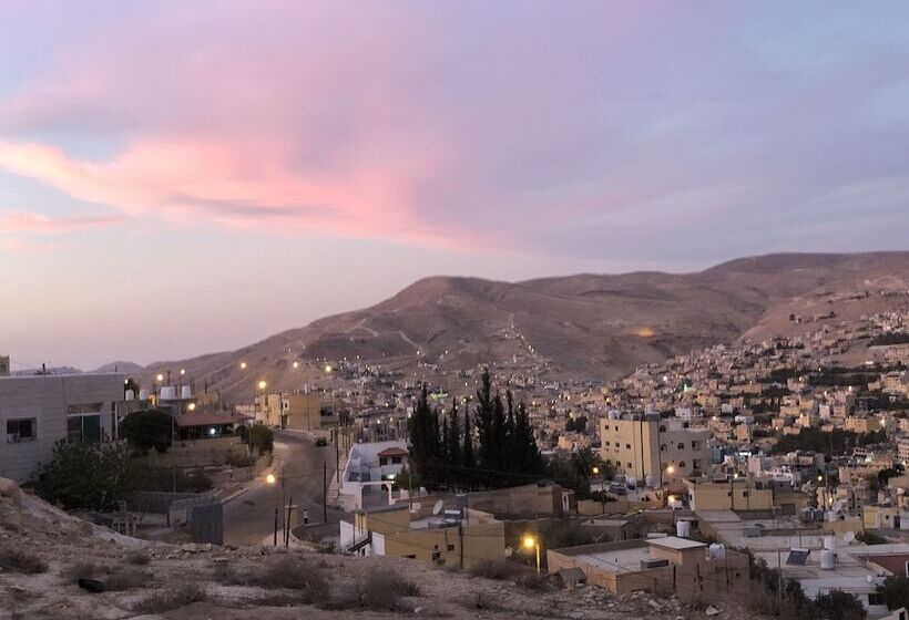 هتل Beit Alshabaan Inn