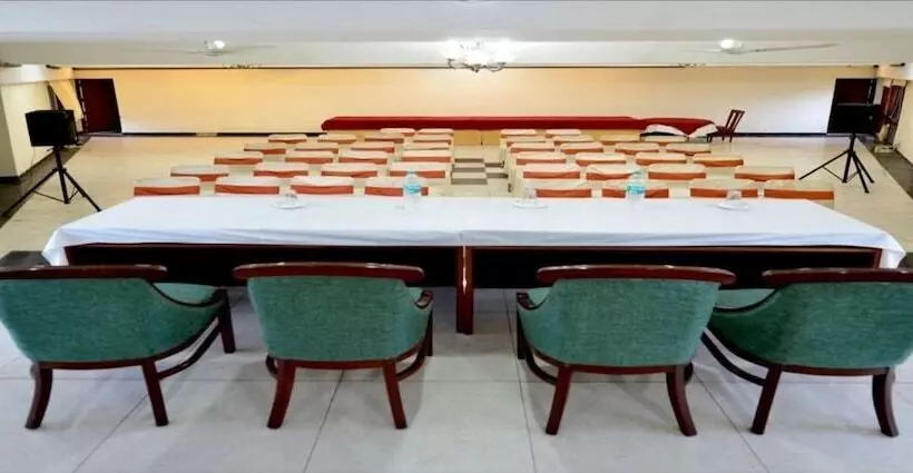 ホテル Jungle Babbler Tourist Resort