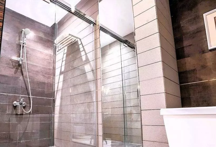 هتل Sway Suites