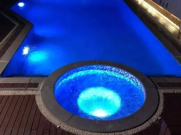 هتل Sway Suites
