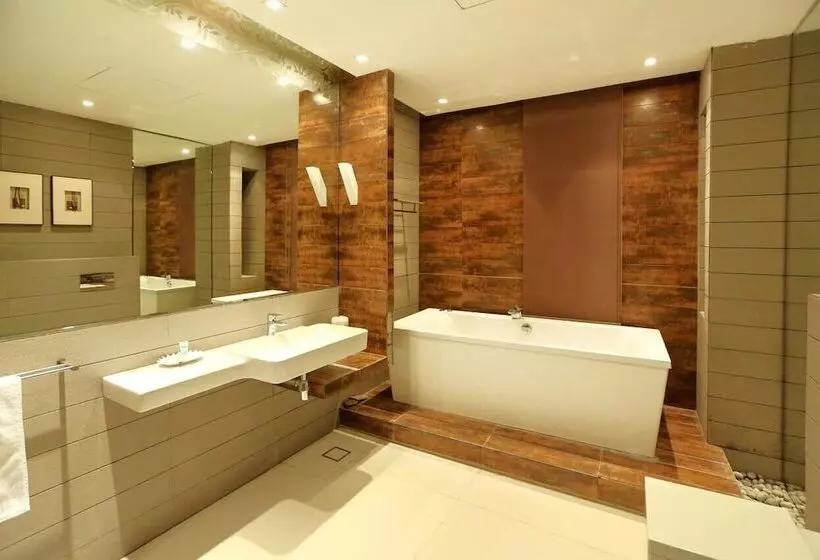 هتل Sway Suites