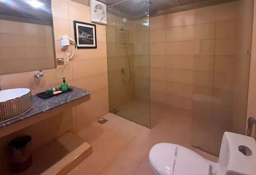 هتل The Mont Calm Suites Murree