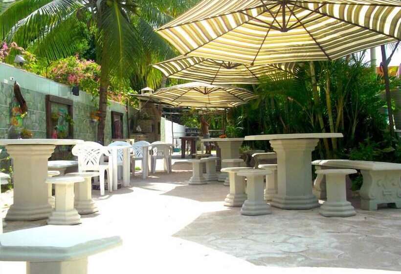 Okakoaras Hotel Handmade Hospitality