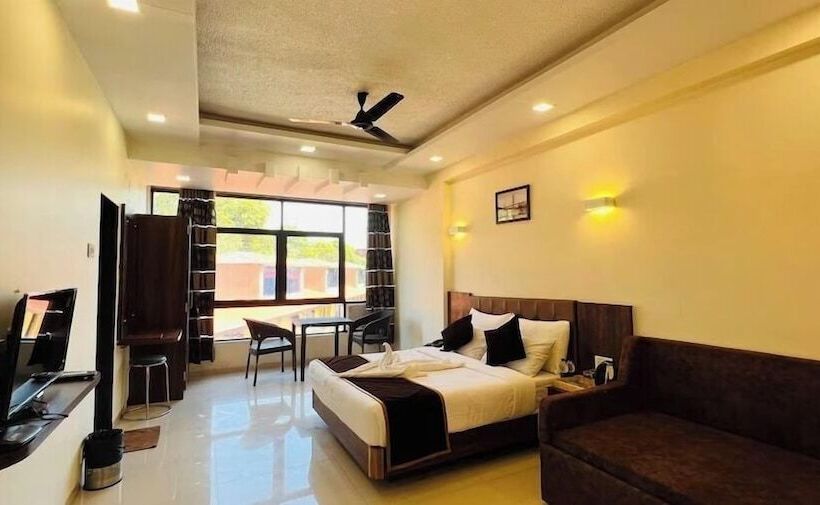 Отель Arya Resort & Spa