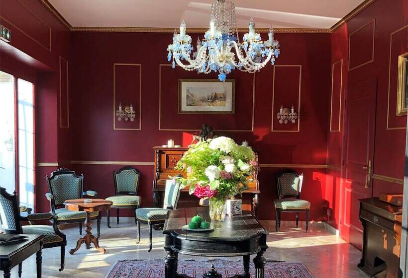 ホテル Château De La Marjolaine