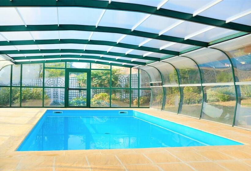 ホテル Château De La Marjolaine