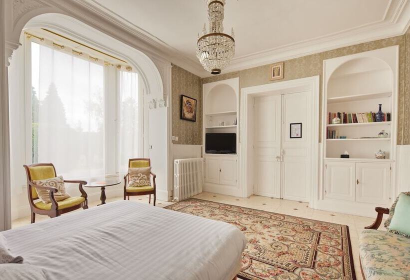 ホテル Château De La Marjolaine