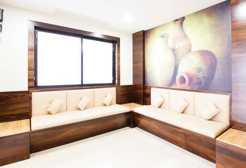 호텔 Treebo I Max Inn