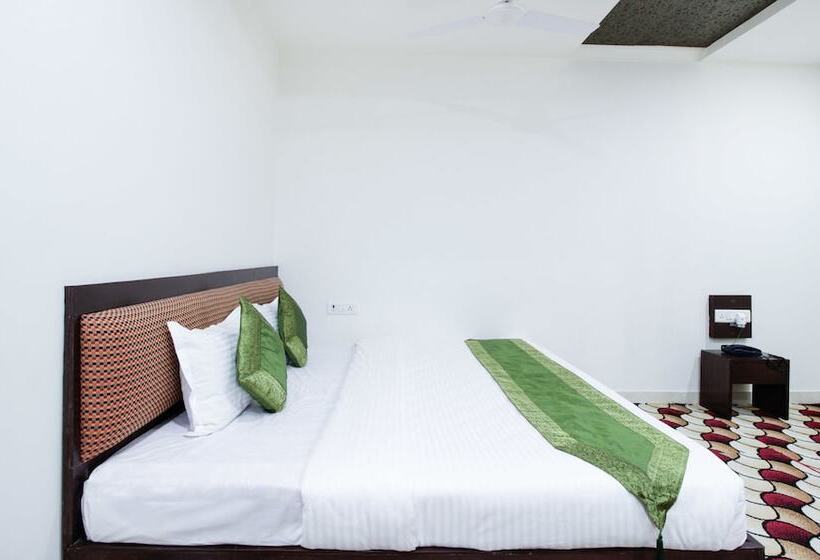 호텔 Treebo I Max Inn