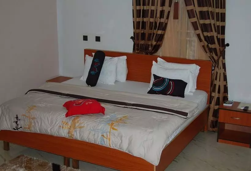 Nue Crest Hotel & Suites