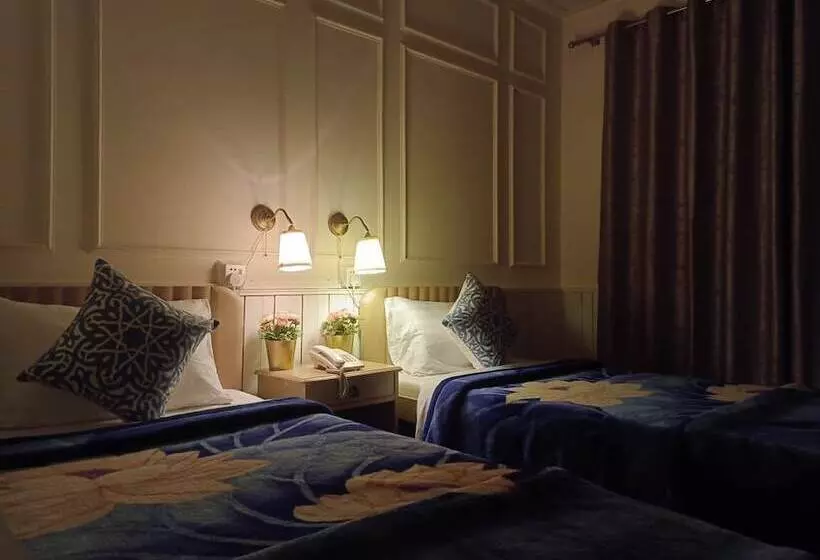 هتل Pamir Riverside