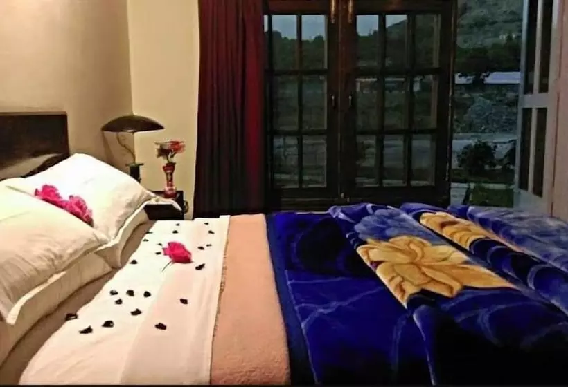 هتل Pamir Riverside