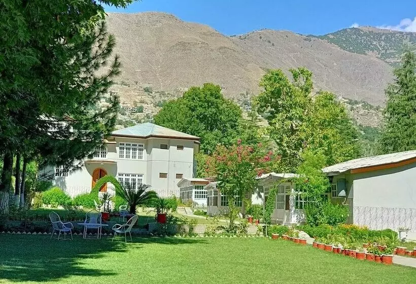 هتل Pamir Riverside