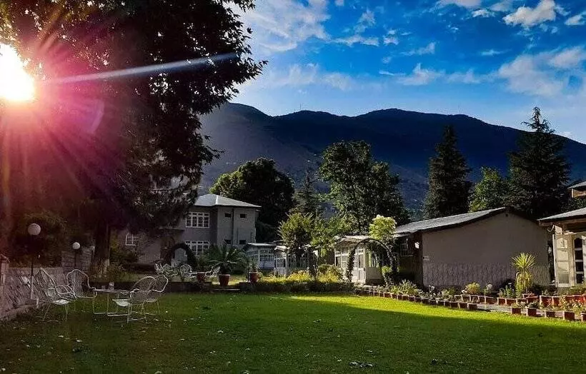 هتل Pamir Riverside