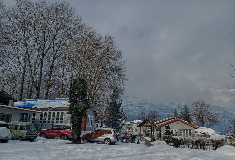 Hotel Pamir Riverside