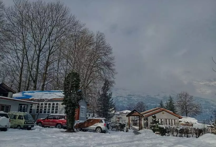 هتل Pamir Riverside