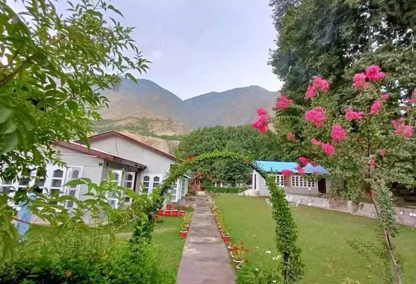 هتل Pamir Riverside