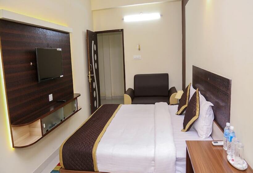 Отель Sri Manis Residency