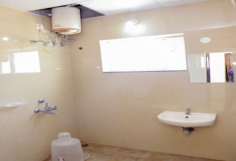 Отель Sri Manis Residency