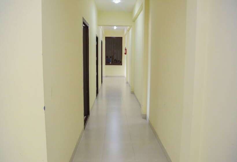 Отель Sri Manis Residency