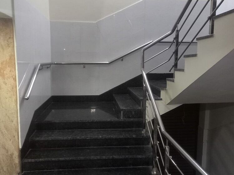 Отель Sri Manis Residency