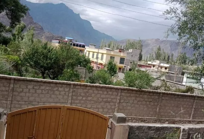 پانسیون Golden Ibex Guesthouse Skarduu