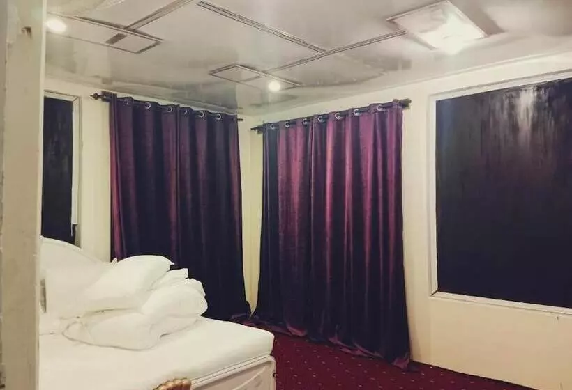 پانسیون Golden Ibex Guesthouse Skarduu