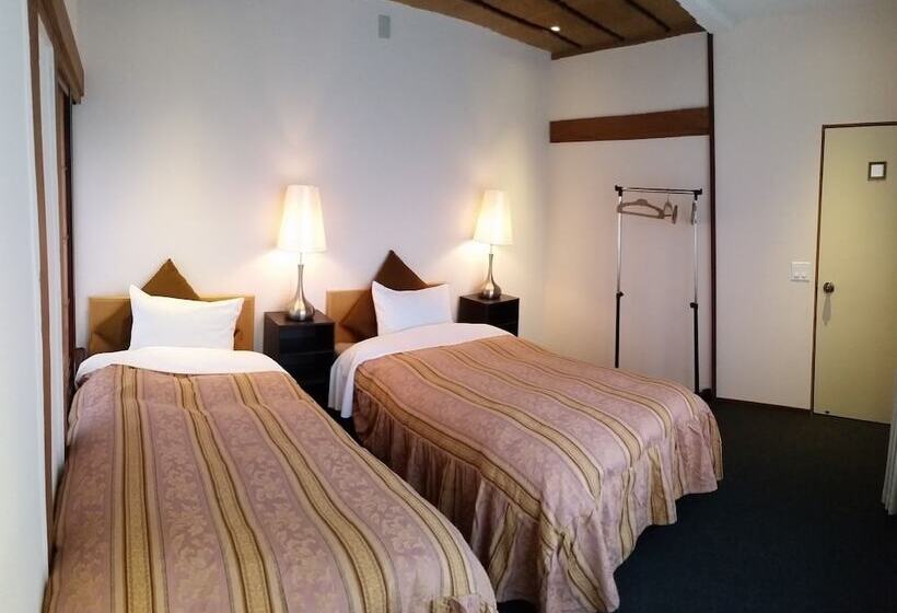 پانسیون Hakuba West Coast Inn Villa