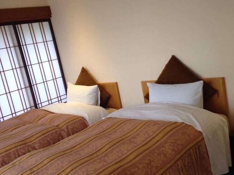 پانسیون Hakuba West Coast Inn Villa