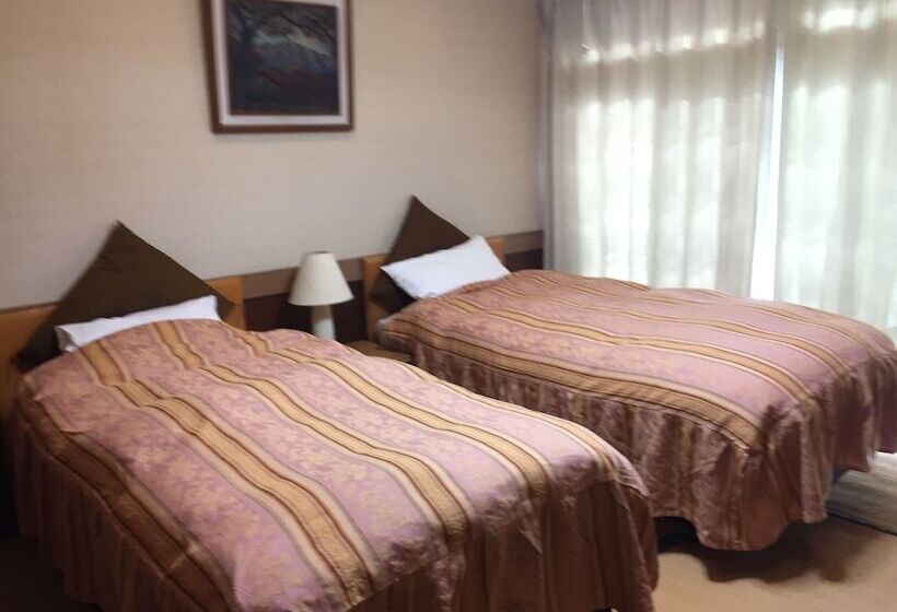 پانسیون Hakuba West Coast Inn Villa