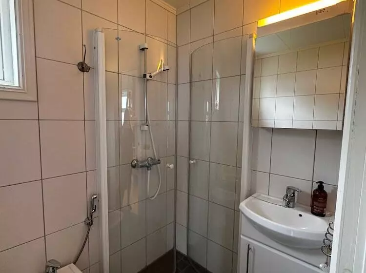 Lomakeskus Midnattsol Rom Og Hytter