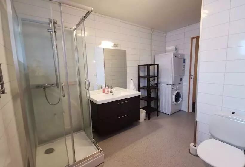 Lomakeskus Midnattsol Rom Og Hytter