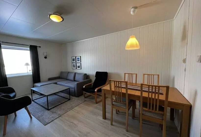 Lomakeskus Midnattsol Rom Og Hytter