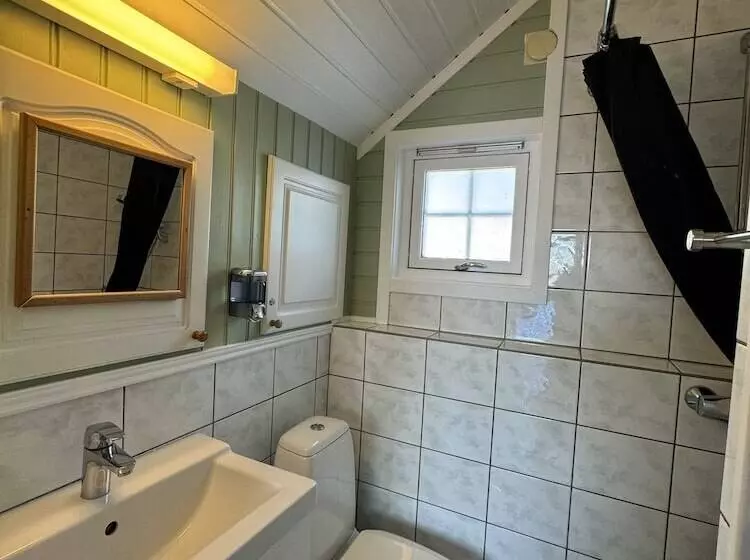 Lomakeskus Midnattsol Rom Og Hytter