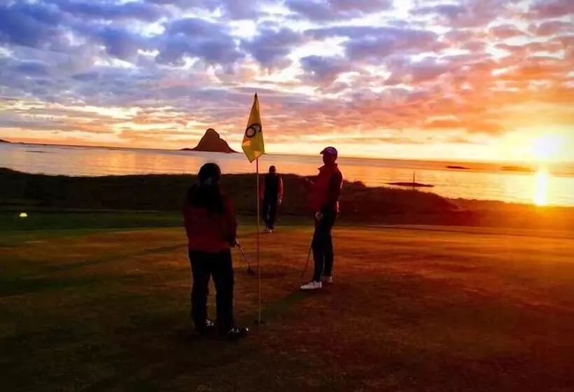 Lomakeskus Midnattsol Rom Og Hytter