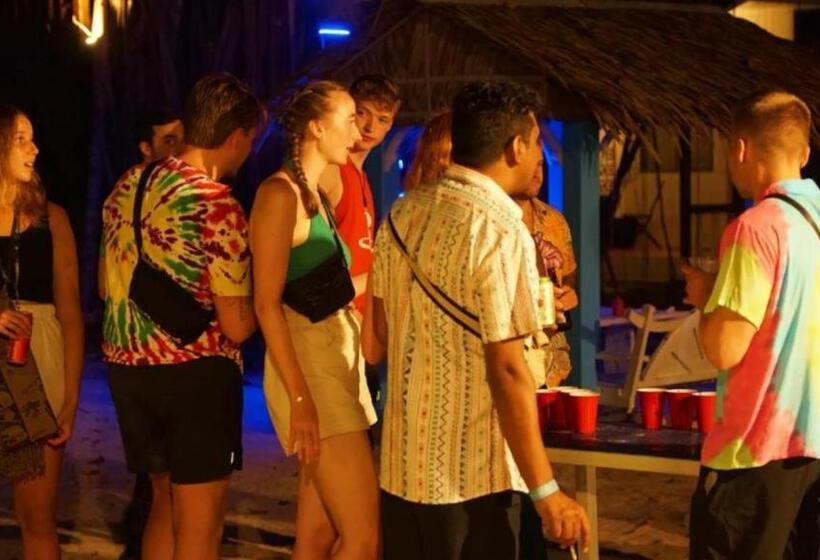 הוסטל Slumber Party Beach Koh Phangan