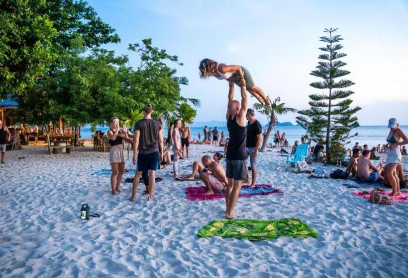 הוסטל Slumber Party Beach Koh Phangan