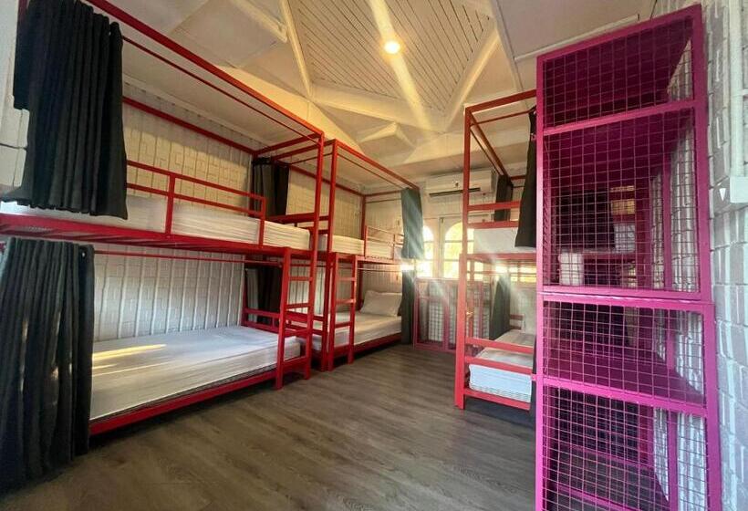 הוסטל Slumber Party Beach Koh Phangan