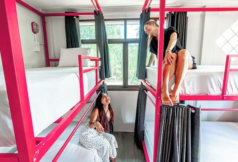 הוסטל Slumber Party Beach Koh Phangan