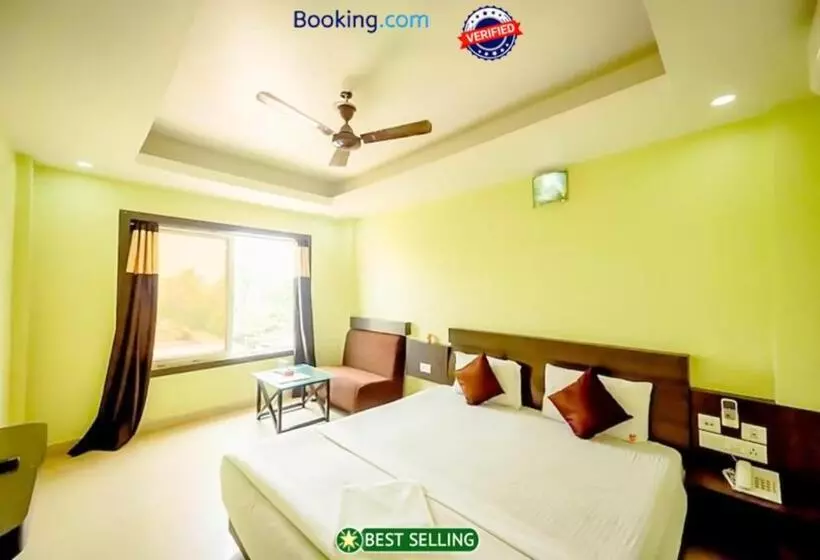 هتل Goroomgo Deep Ganga Inn Puri Sea View Room   Luxury Room With Lift And Parking Faciltiies   Mostly R