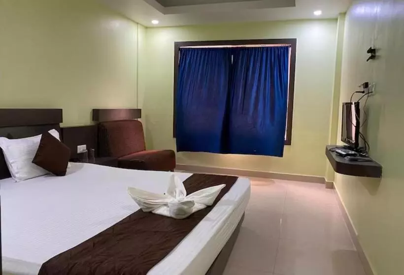 هتل Goroomgo Deep Ganga Inn Puri Sea View Room   Luxury Room With Lift And Parking Faciltiies   Mostly R