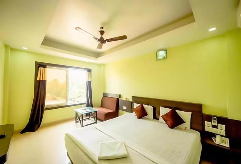 هتل Goroomgo Deep Ganga Inn Puri Sea View Room   Luxury Room With Lift And Parking Faciltiies   Mostly R