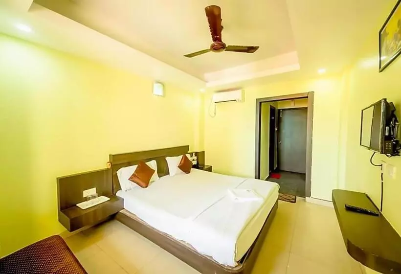 هتل Goroomgo Deep Ganga Inn Puri Sea View Room   Luxury Room With Lift And Parking Faciltiies   Mostly R