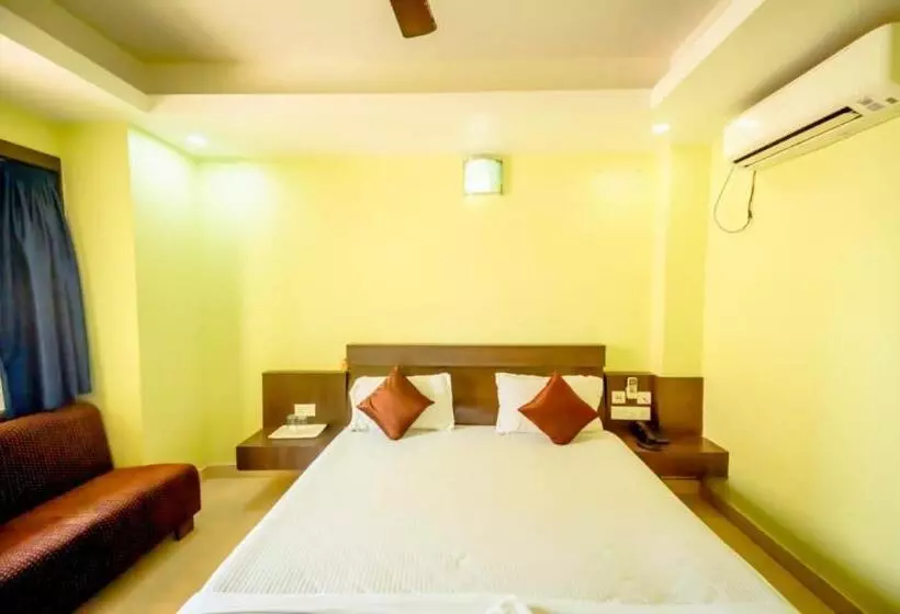 هتل Goroomgo Deep Ganga Inn Puri Sea View Room   Luxury Room With Lift And Parking Faciltiies   Mostly R