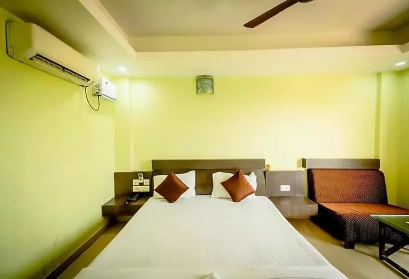 هتل Goroomgo Deep Ganga Inn Puri Sea View Room   Luxury Room With Lift And Parking Faciltiies   Mostly R